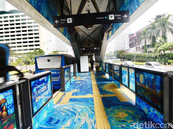 Potret 3 Halte TransJakarta yang Disulap Bak Galeri Seni
