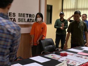 Potret Denisa Mahasiswi Penipu Tiket Coldplay Rp 1,2 M di Jaksel Potret Denisa Mahasiswi Penipu Tiket Coldplay Rp 1,2 M di Jaksel