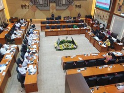 Komisi IX DPR Minta Kemnaker Siapkan Aturan soal THR Driver Ojol