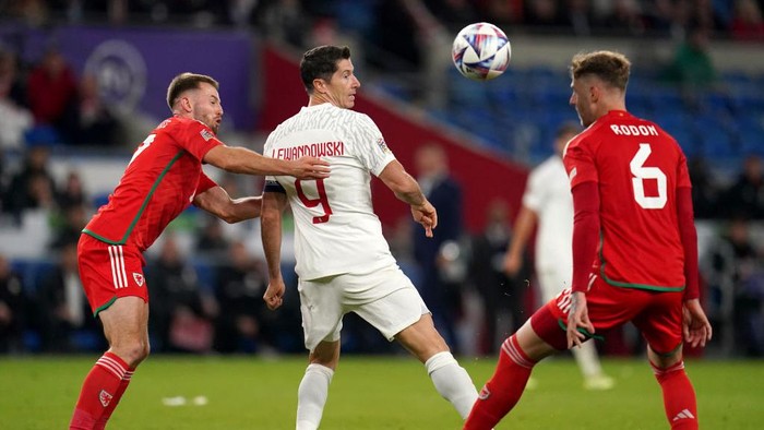 Polands Robert Lewandowski flicks the ball on for team-mate Karol Swiderski to score their sides first goal of the game during the UEFA Nations League Group A Match at Cardiff City Stadium, Wales. Picture date: Sunday September 25, 2022. (Photo by Nick Potts/PA Images via Getty Images)