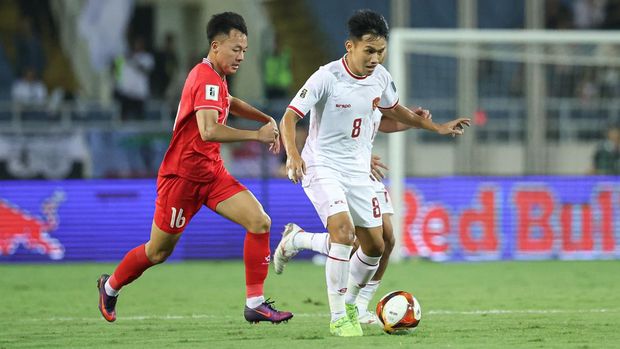 Witan Sulaeman saat Timnas Indonesia melawan Vietnam pada Kualifikasi Piala Dunia 2026 di Stadion My Dinh, Hanoi, Selasa (26/3).