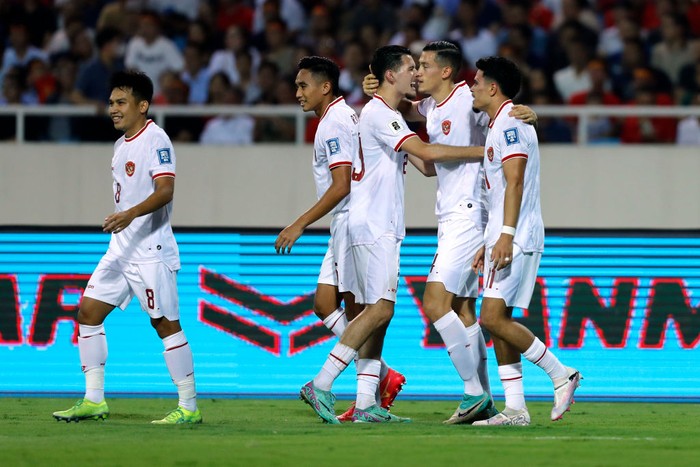 HANOI, VIETNAM - MARCH 26: Jay Idzes (2nd R) of Indonesia celebrates with teammates after scoring the teams first goal during the FIFA World Cup Asian second qualifier Group F match between Vietnam and Indonesia at My Dinh National Stadium on March 26, 2024 in Hanoi, Vietnam. (Photo by Minh Hoang/Getty Images)