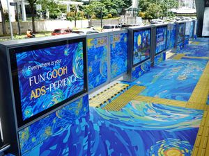 Wah, Halte TransJakarta Disulap Jadi Pameran Seni Dadakan! Wah, Halte TransJakarta Disulap Jadi Pameran Seni Dadakan!