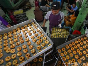 Wow! Jelang Lebaran Industri Rumahan Ini Produksi Kue Kering 144 Kg/Hari