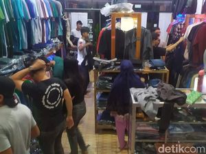 Pedagang Pakaian di Parepare Raup Untung Selama Ramadan, Omzet Naik 70% Pedagang Pakaian di Parepare Raup Untung Selama Ramadan, Omzet Naik 70%