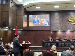 Ketua MK Ingatkan soal Waktu saat Anies Bicara Demokrasi di Pundak Hakim