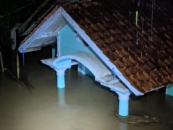 10 Rumah di Cianjur Terendam Banjir gegara Sungai Meluap