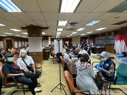 Peserta Antusias Datang Lebih Awal untuk Hapus Tato Gratis di Bulan Ramadan