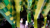 Berburu Pernik-pernik Lebaran di Pasar Asemka