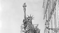 Foto Ikonik Pembangunan Patung Liberty
