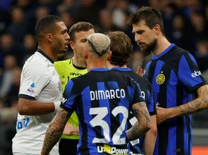 Napoli Kecewa Acerbi Tidak Dihukum Napoli Kecewa Acerbi Tidak Dihukum