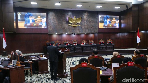 Ganjar Pranowo-Mahfud Md mengajukan gugatan terhadap hasil Pilpres 2024 ke MK. Ganjar-Mahfud meminta MK membatalkan keputusan KPU terkait hasil Pilpres.