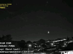 Marapi Erupsi 2 Kali Malam Ini, Keluarkan Abu Vulkanik 1 hingga 1,5 Kilometer