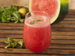 8 Minuman Rumahan yang Bisa Bikin Kadar Asam Urat Cepat Turun, Mau Coba?