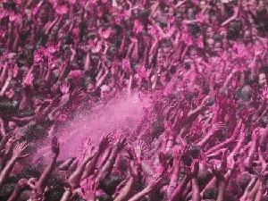 Tumpah Ruah Jutaan Warga India di Festival Holi