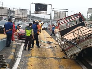 Total Ada 7 Kendaraan yang Terlibat Tabrakan Beruntun di GT Halim