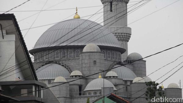 Kembaran Masjid Biru Istanbul Ini Berdiri Kokoh di Pejaten