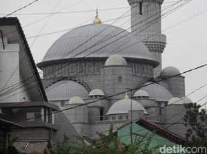 Kembaran Masjid Biru Istanbul Ini Berdiri Kokoh di Pejaten