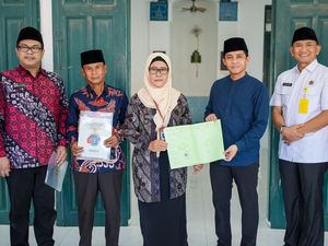 Kementerian ATR/BPN Serahkan Sertifikat Makam Sunan Bonang