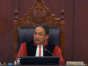Hakim MK Kritik Pengacara KPU Salah Tulis di Naskah Hukum: Sederhana, tapi... Hakim MK Kritik Pengacara KPU Salah Tulis di Naskah Hukum: Sederhana, tapi...