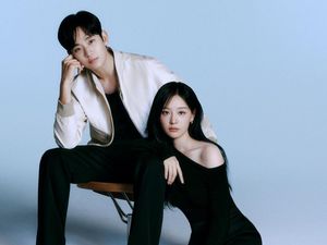 Heboh Gosip Kencan Kim Soo Hyun dan Kim Ji Won Gara-gara Tangan Belang Heboh Gosip Kencan Kim Soo Hyun dan Kim Ji Won Gara-gara Tangan Belang