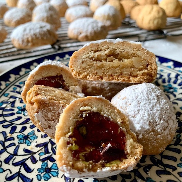 Kahk adalah kue kering dari Mesir