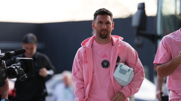 FT. LAUDERDALE, FL - MARCH 13: Inter Miami forward Lionel Messi (10) arrives before the game between Nashville SC and Inter Miami on Wednesday, March 13, 2023 at Chase Stadium, Fort Lauderdale, Fla. (Photo by Peter Joneleit/Icon Sportswire via Getty Images)