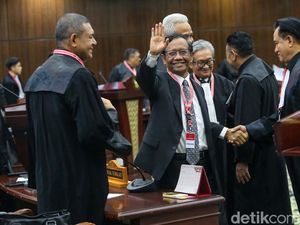 Mahfud: Kami Harap MK Ambil Langkah untuk Selamatkan Demokrasi-Hukum RI Mahfud: Kami Harap MK Ambil Langkah untuk Selamatkan Demokrasi-Hukum RI