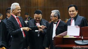 Momen Keakraban Ganjar-Mahfud dengan Tim Kuasa Hukum Prabowo-Gibran