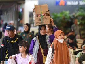 Suasana Stasiun Pasar Senen di H-7 Lebaran