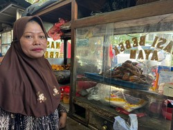 Perjuangan Marsiyah Kuliahkan Anak hingga Jadi Sarjana dari Jualan Nasi Bebek Mercon