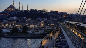 Ngabuburit Menikmati Keindahan Kota Istanbul Turki