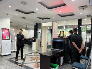 Suasana MK Jelang Sidang Perdana Sengketa Pilpres, Pengamanan Diperketat Suasana MK Jelang Sidang Perdana Sengketa Pilpres, Pengamanan Diperketat