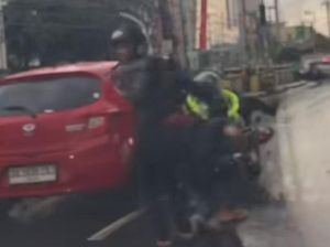 Heboh Honda Brio Diamuk Massa sampai Tabrak Polisi Heboh Honda Brio Diamuk Massa sampai Tabrak Polisi