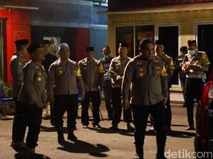 Leburnya Puluhan Tahanan dan Polisi Tanjung Perak saat Tausyiah-Buka Bersama Leburnya Puluhan Tahanan dan Polisi Tanjung Perak saat Tausyiah-Buka Bersama