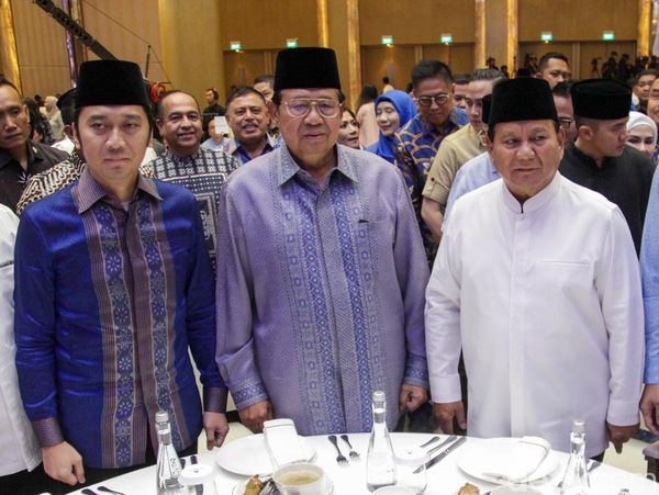 Prabowo Semeja Bareng SBY-AHY-Ibas di Buka Bersama PD