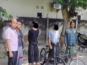 Polisi Ciduk 2 Pemuda Terlibat Perang Sarung di Lombok Barat Polisi Ciduk 2 Pemuda Terlibat Perang Sarung di Lombok Barat