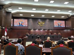 Sidang MK Mulai, Giliran KPU dan Pihak Prabowo Beri Keterangan