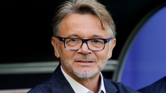 SOCCER-VIETNAM/ FILE PHOTO: Soccer Football - AFC Asian Cup - Group D - Japan v Vietnam - Al Thumama Stadium, Doha, Qatar - January 14, 2024 Vietnam coach Philippe Troussier REUTERS/Thaier Al-Sudani/File Photo