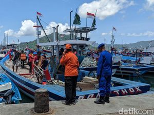 Tim SAR Gabungan Cari Nelayan Trenggalek yang Hilang di Teluk Prigi Tim SAR Gabungan Cari Nelayan Trenggalek yang Hilang di Teluk Prigi