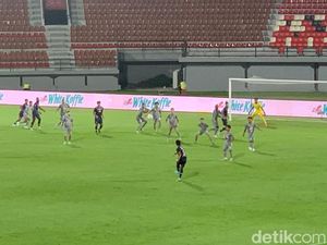 Arema Keok 0-1 dari Persebaya, Ini Kata Widodo soal Penalti Gagal Dedik Arema Keok 0-1 dari Persebaya, Ini Kata Widodo soal Penalti Gagal Dedik