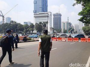 Ada Demo di Patung Kuda, Jalan Medan Merdeka Barat Kembali Ditutup