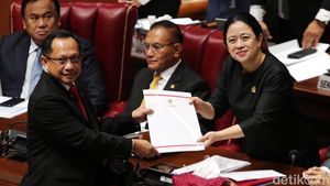 Momen DPR Sahkan UU Desa dan UU DKJ