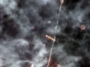 Kapal Kargo Raksasa Tabrak Jembatan Tua, Hasilnya Bencana