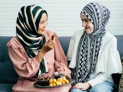 Apakah Sebelum Sholat Idul Fitri Boleh Makan? Simak Penjelasannya di Sini!