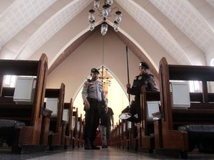 Jelang Paskah, Polisi Gelar Sterilisasi di 5 Gereja Malang Jelang Paskah, Polisi Gelar Sterilisasi di 5 Gereja Malang