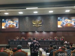 Bawaslu di Sidang MK: Pertemuan Jokowi dan Prabowo Itu Masalahnya di Mana?