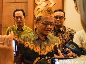 Respons Sarmuji soal Namanya Masuk 5 Besar Bursa Cagub Jatim 2024 Respons Sarmuji soal Namanya Masuk 5 Besar Bursa Cagub Jatim 2024