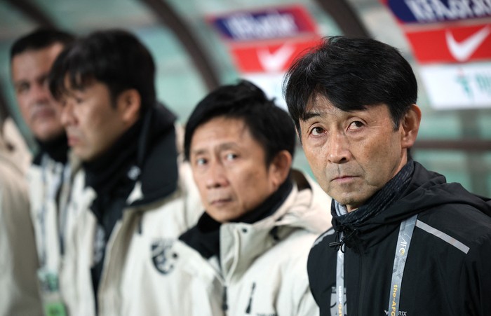 Soccer Football - AFC Qualifiers - Group C - South Korea v Thailand - Seoul World Cup Stadium, Seoul, South Korea - March 21, 2024 Thailand coach Masatada Ishii with coaching staff before the match REUTERS/Kim Hong-Ji