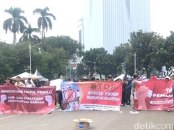 Ada 2 Kubu Massa Aksi Demo di Patung Kuda, Polisi Amankan Lokasi